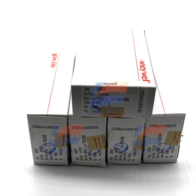 YJJ SS460S ডিজিটাল কারেন্ট সিঙ্ক ৩ থেকে ২৪Vdc ল্যাচ-ইন পজিশন হল ইফেক্ট সেন্সর, মুক্তিপ্রাপ্ত ম্যাগনেটিক ফিল্ড ৩.৮-৩০V সহ